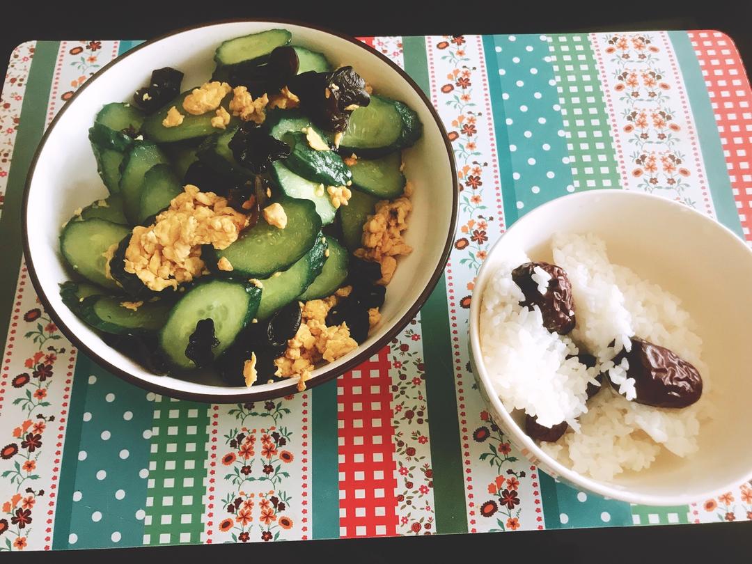 黄瓜木耳炒鸡蛋