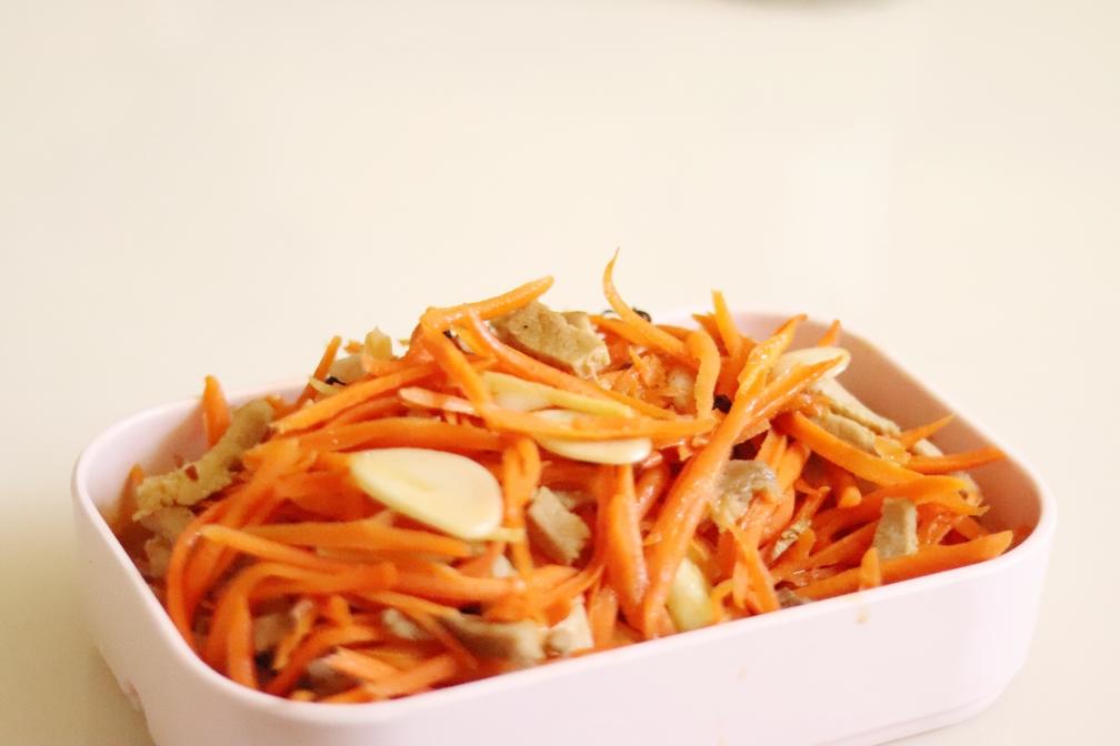 胡萝卜炒肉🥕的做法