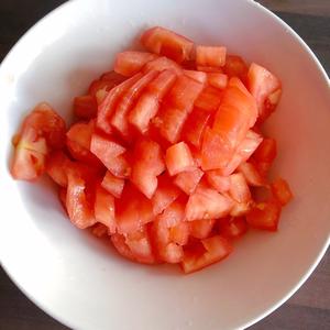 绉纱鱼腐配上番茄汤🍅的做法 步骤2