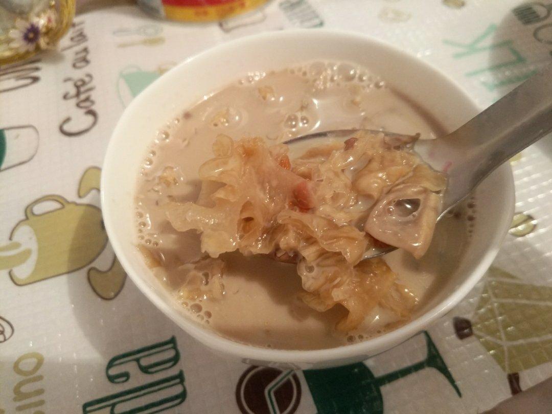 牛奶炖鱼胶／花胶