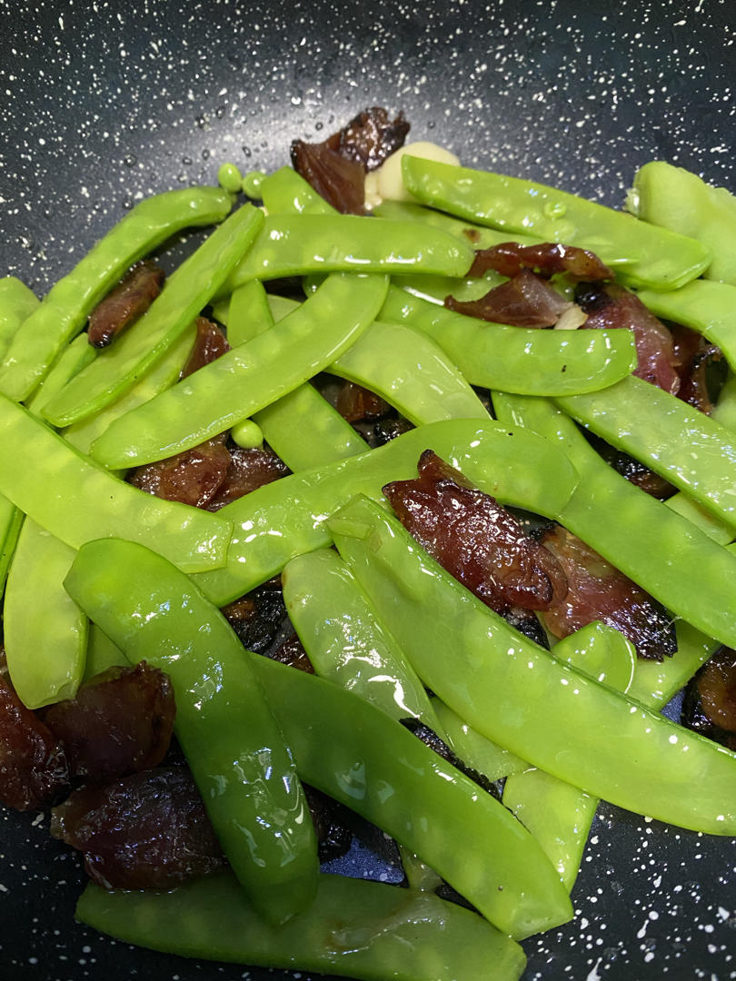 腊肠炒荷兰豆