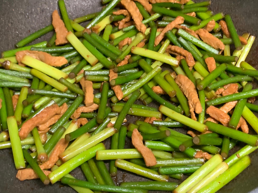 简单易做的下饭菜－蒜苔炒肉