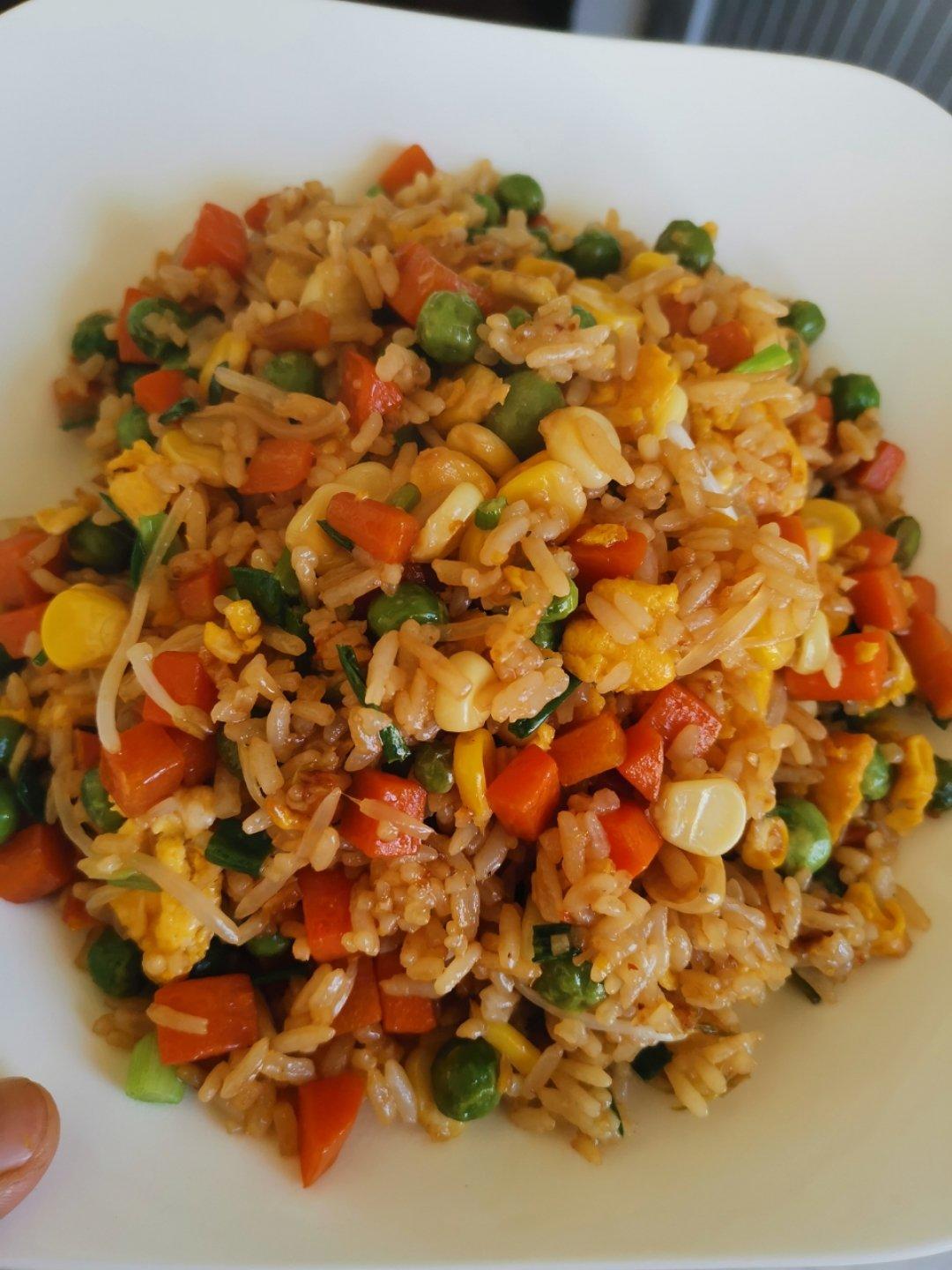 时蔬鸡蛋炒饭（简单快手，宝宝爱吃）