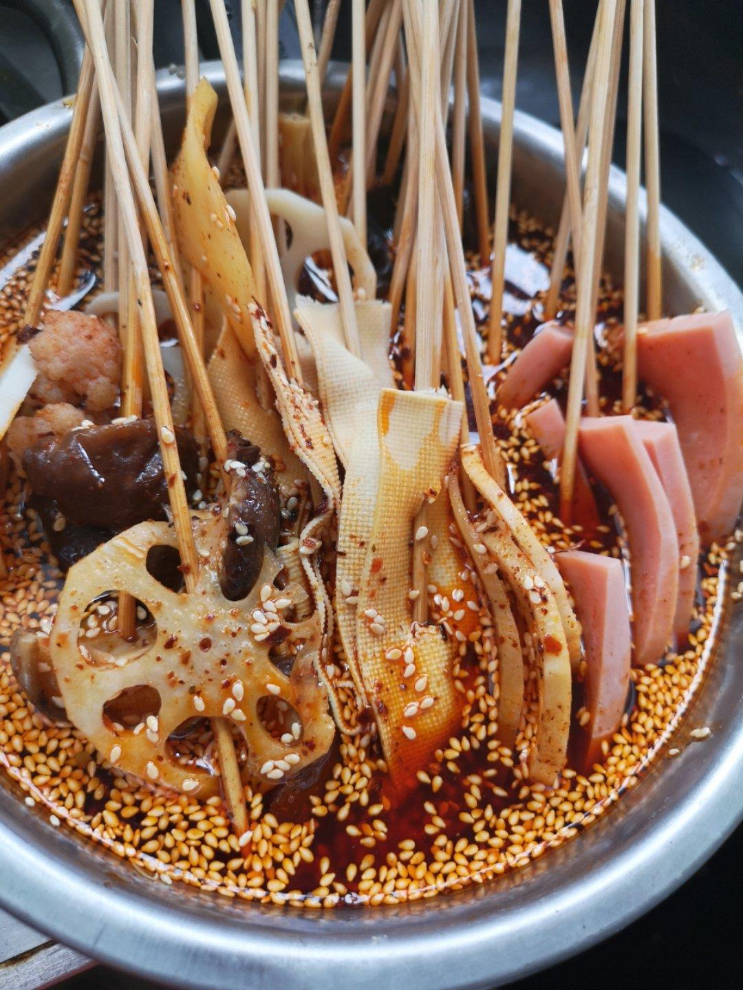厨师长教你：“冷吃串串”的家常做法，味道很赞，先收藏起来
