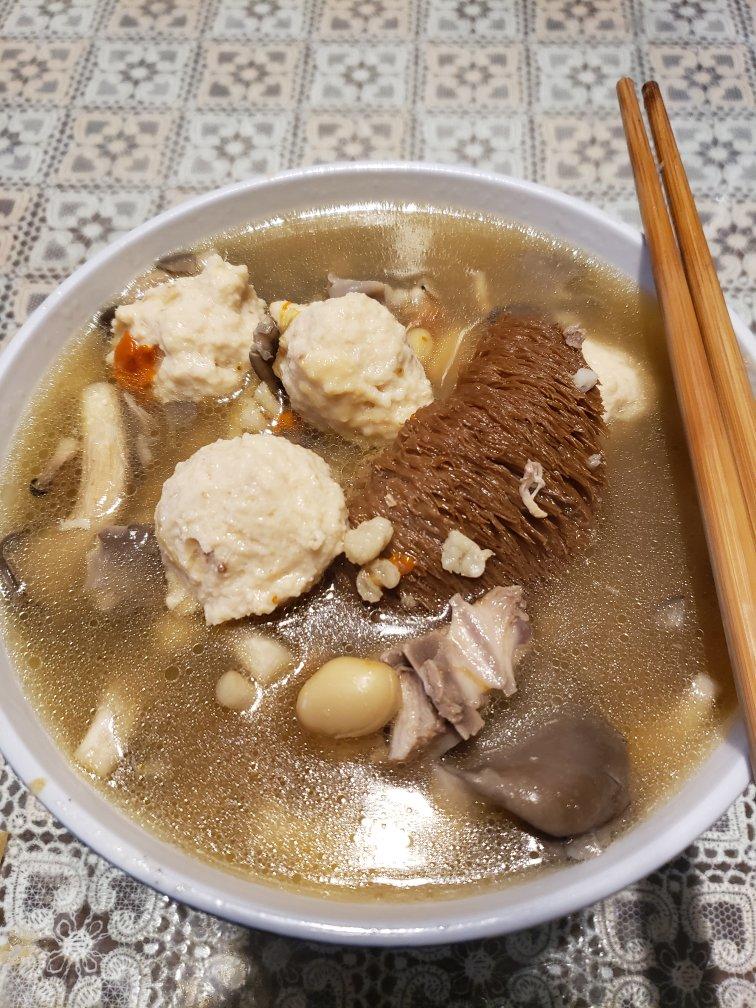 懒人版～好吃不柴的～鸡胸肉猪肉虾仁丸！「消灭鸡胸肉」