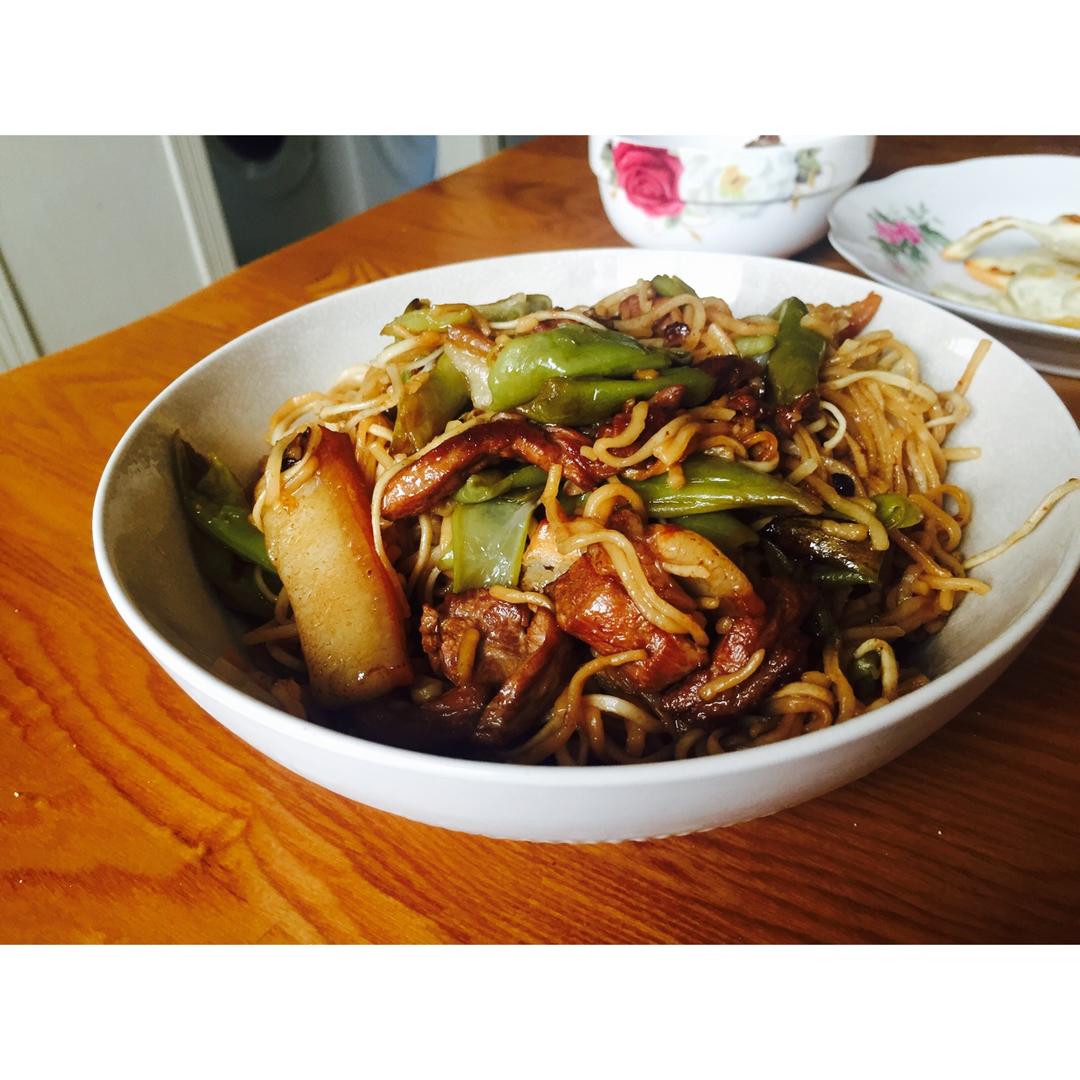 最适合夏天的一锅出--酱香豆角焖面