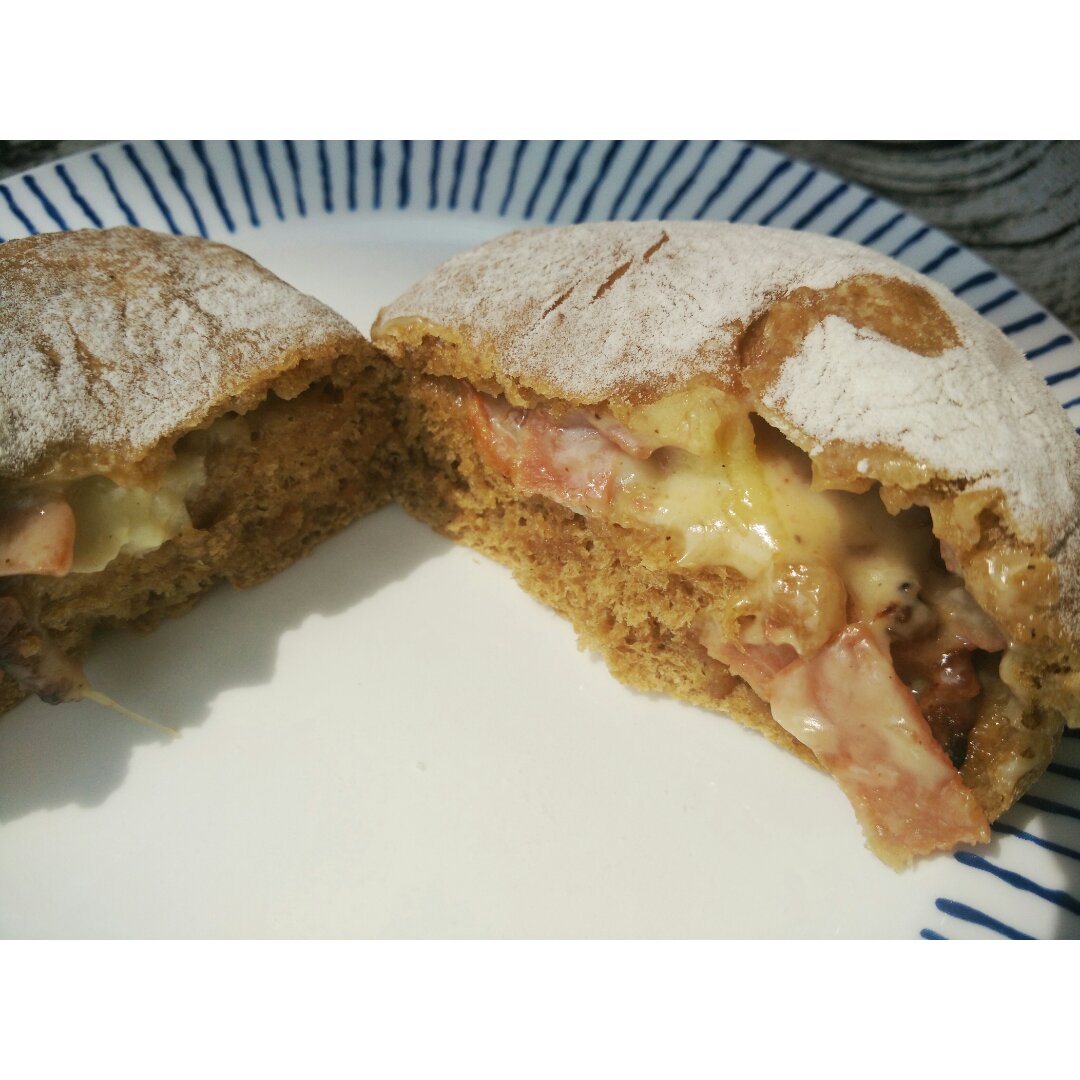 全麦芝士熔岩面包