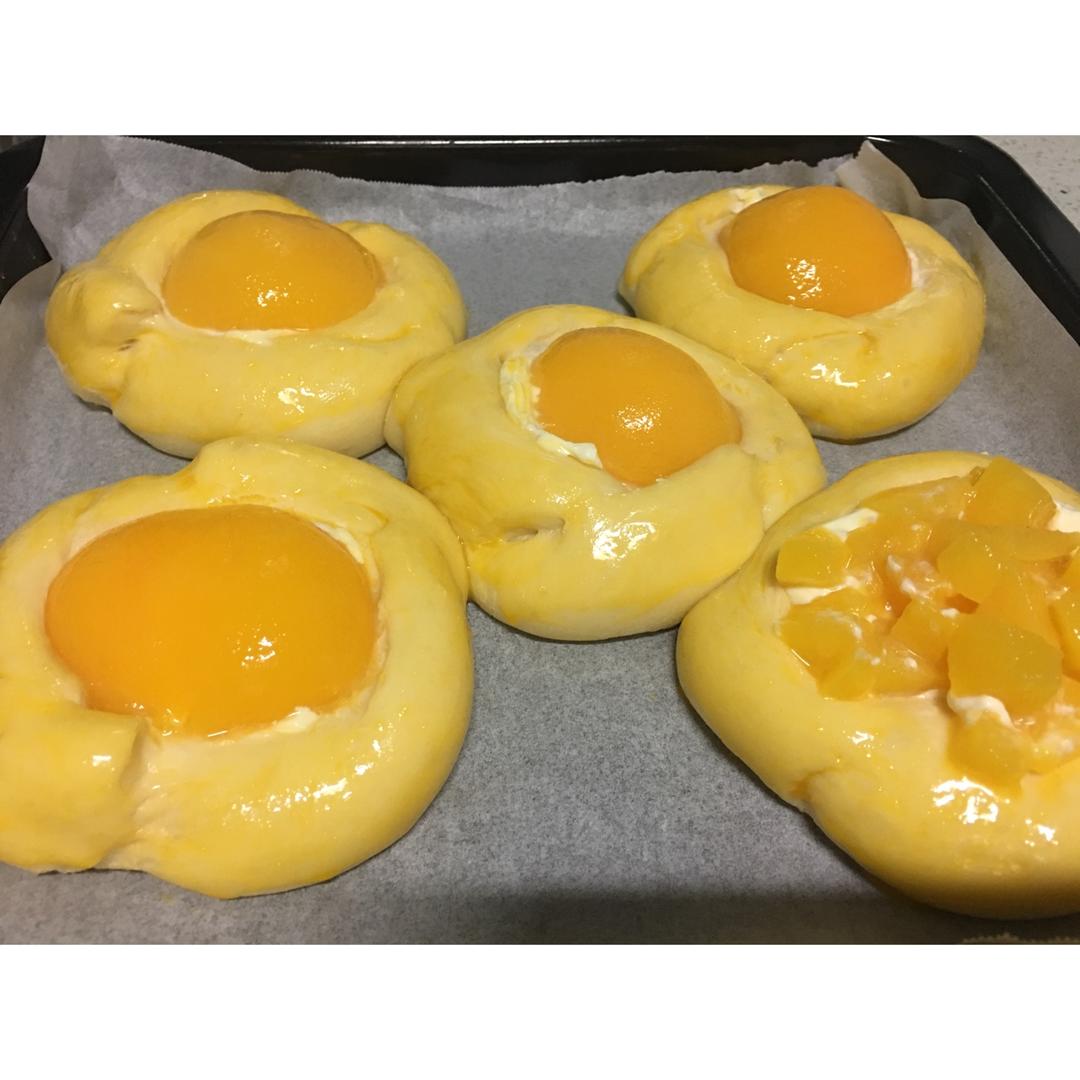 黄桃乳酪面包