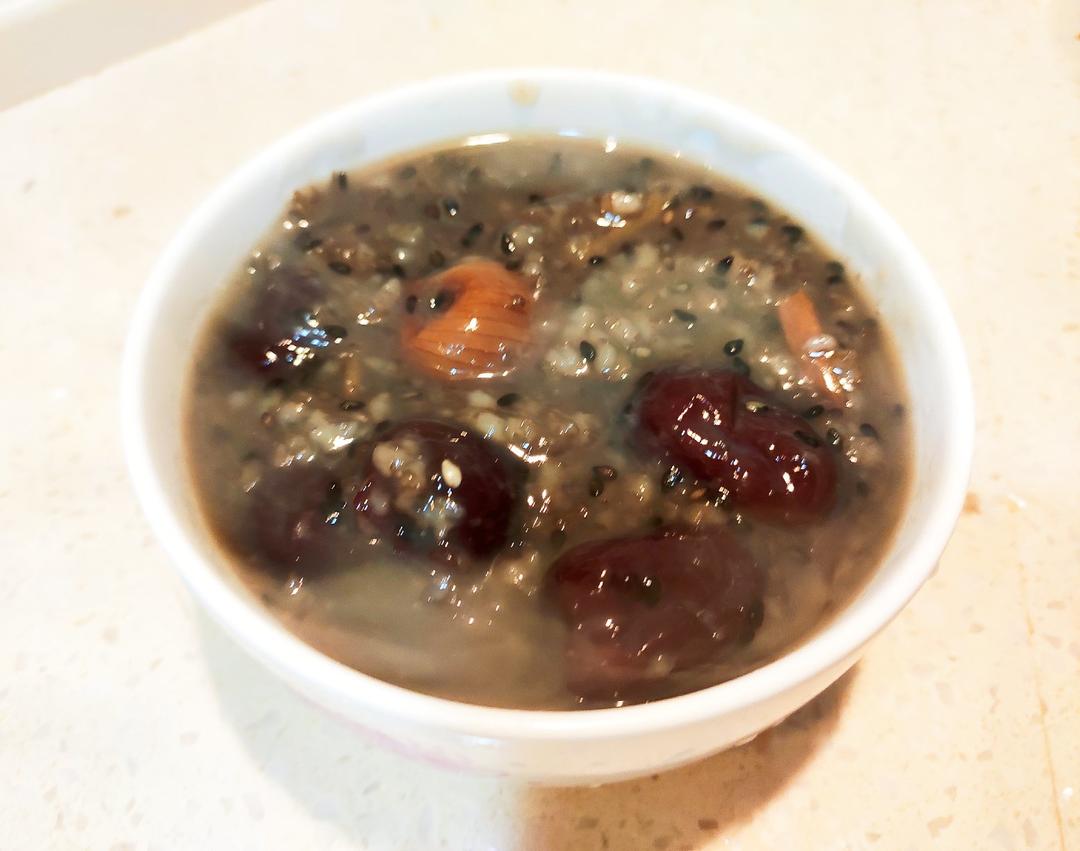 黑豆黑米黑芝麻粥（滋补保健）