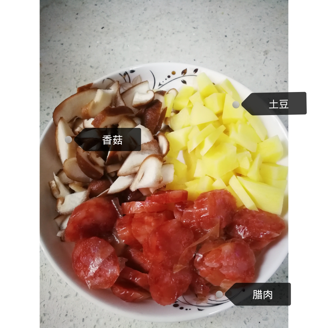 抖音网红土豆腊肠焖饭的做法 步骤1