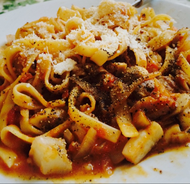 蕃茄蘑菇肉酱意大利面