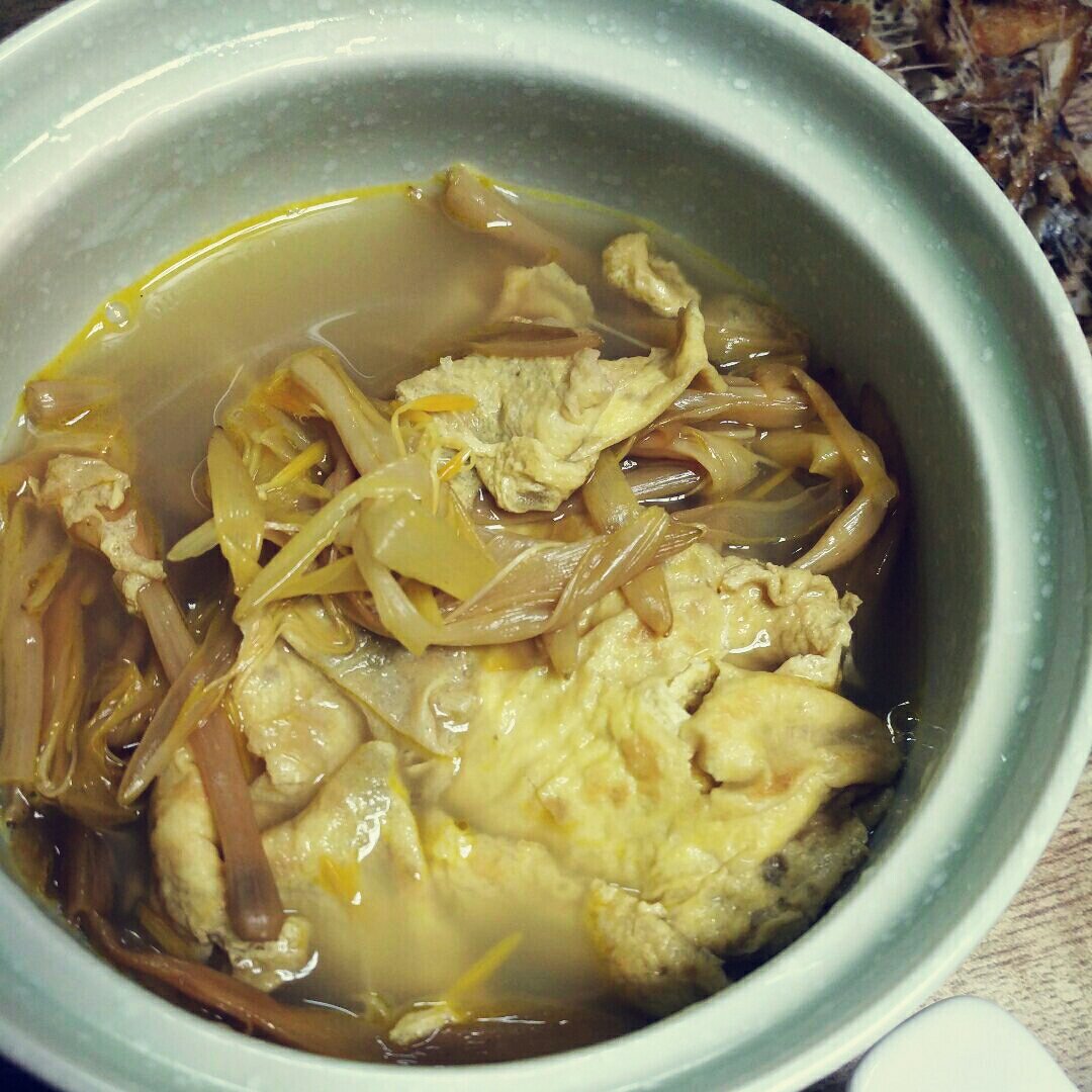 黄花菜煎蛋汤