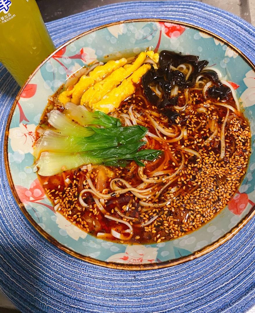 油泼辣子酸汤面