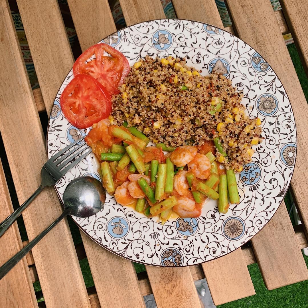 低脂虾仁藜麦玉米午餐