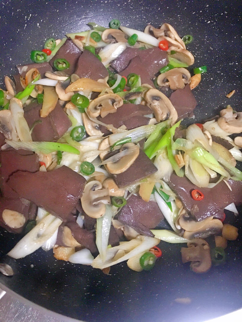 大葱冒鸭血（炒鸭血）