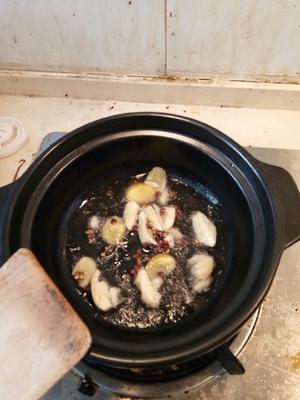 大田螺香菇煲的做法 步骤3