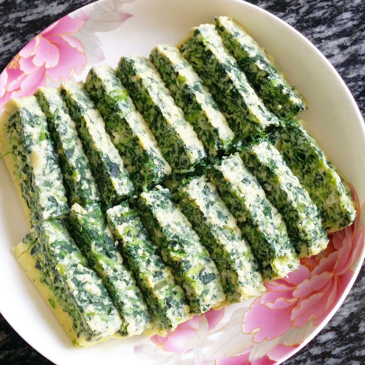 蘸汁菠菜鸡蛋糕——春季养生多吃菠菜