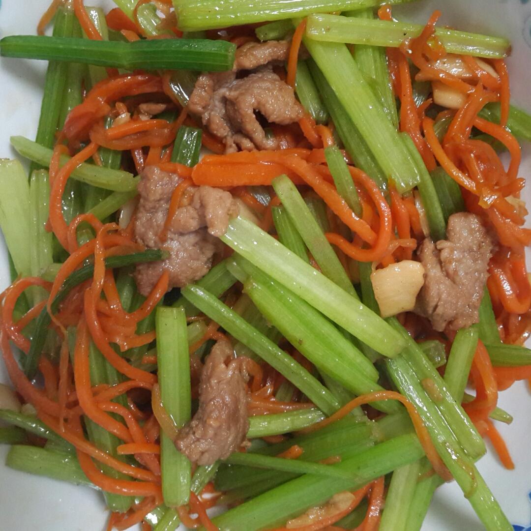 芹菜牛肉末「下饭神器」