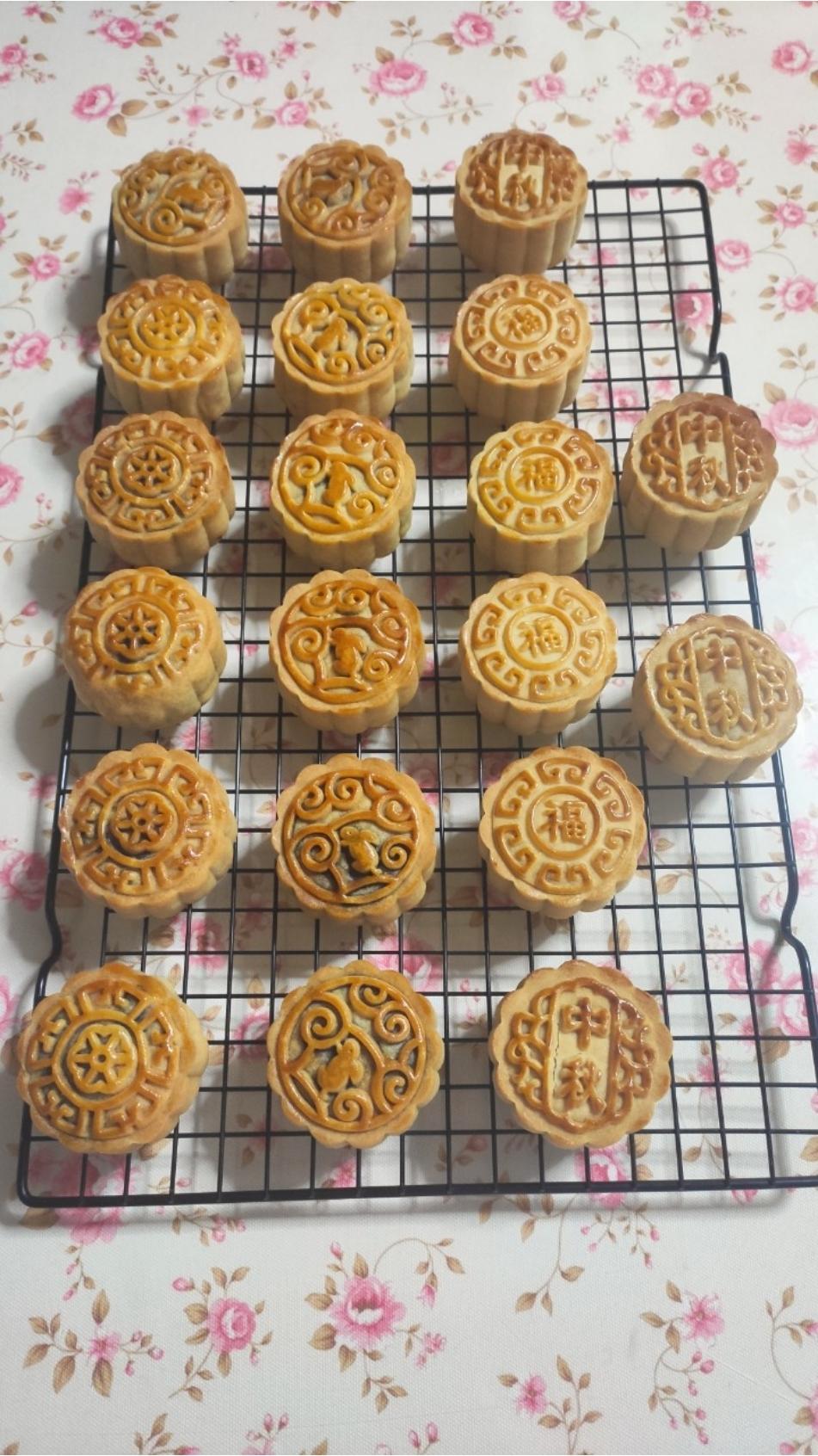 广式月饼—蛋黄莲蓉月饼
