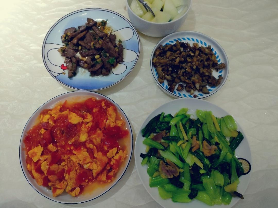 每天早安、午安和晚安，一年四季都不觉厌烦