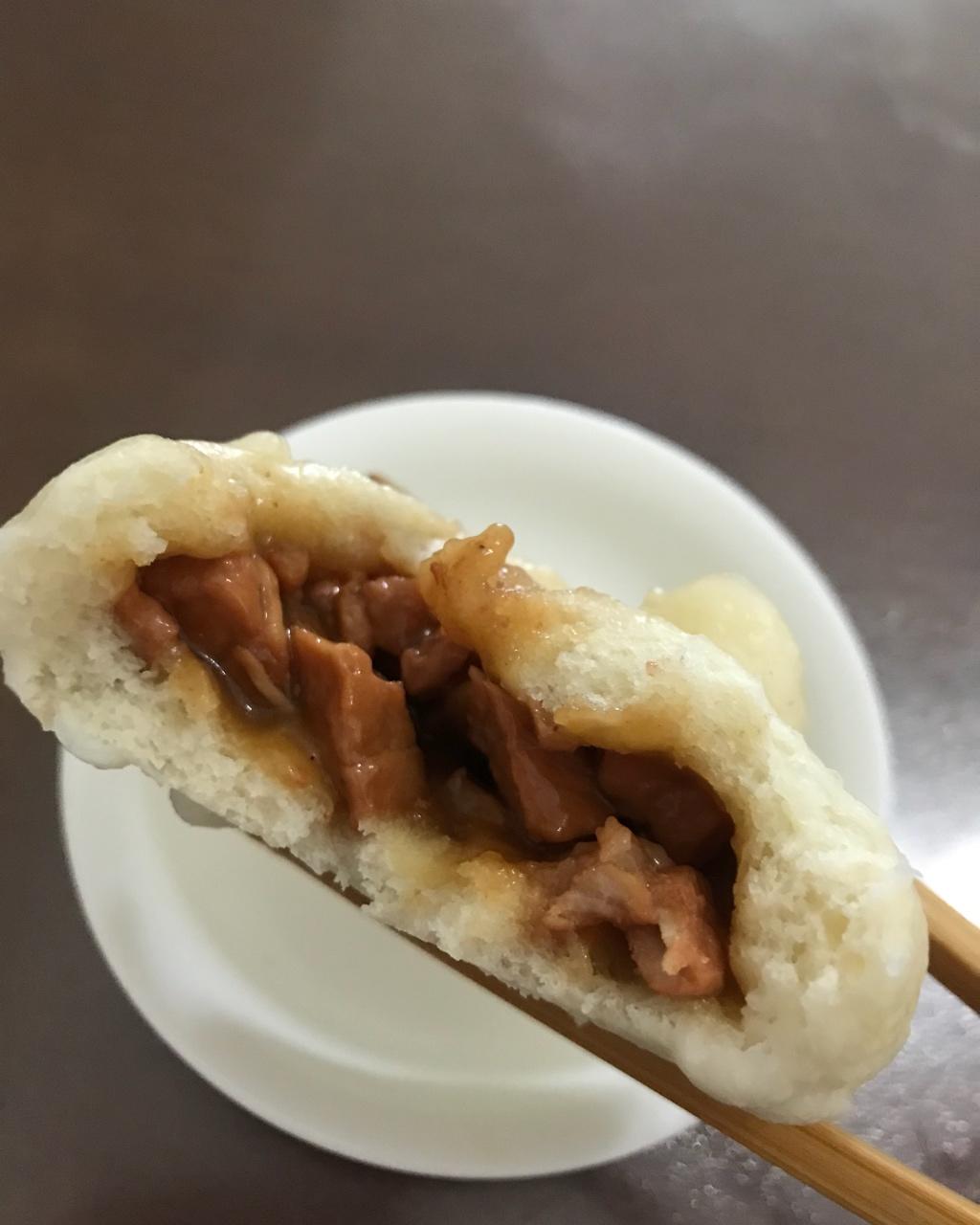 云朵般松软爆浆蜜汁叉烧包