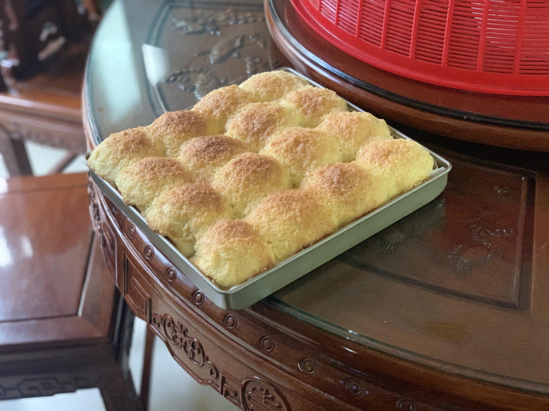 一次发酵同样松软的椰蓉小面包