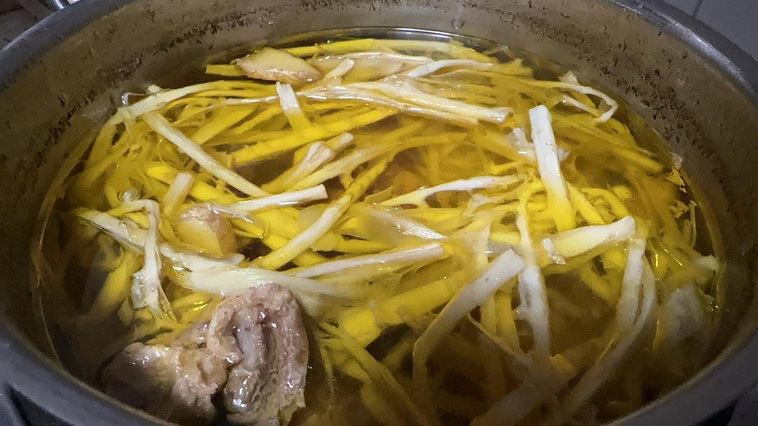 笋干老鸭煲
