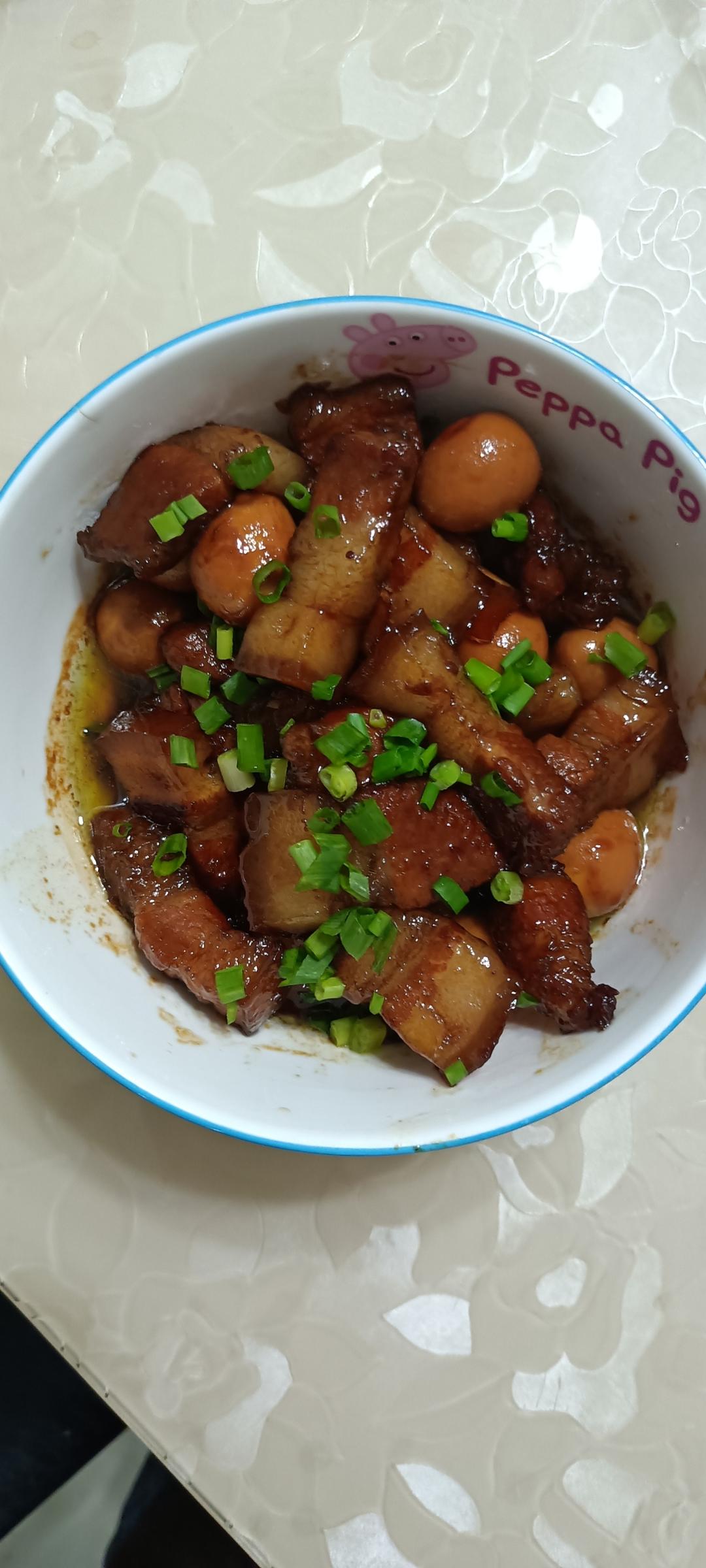 加了鹌鹑蛋后，这盘红烧肉，美味的逆天啦——鹌鹑蛋烧肉（孔瑶食谱）