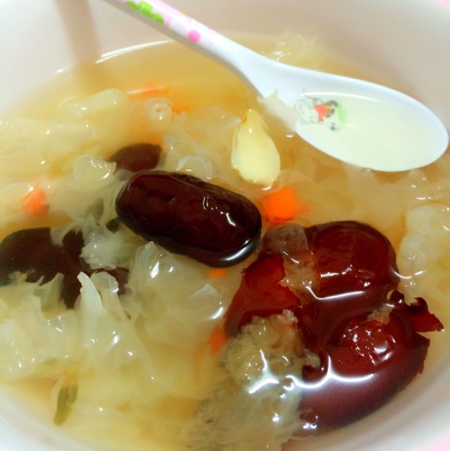 叫我li夫人做的百合红枣银耳汤