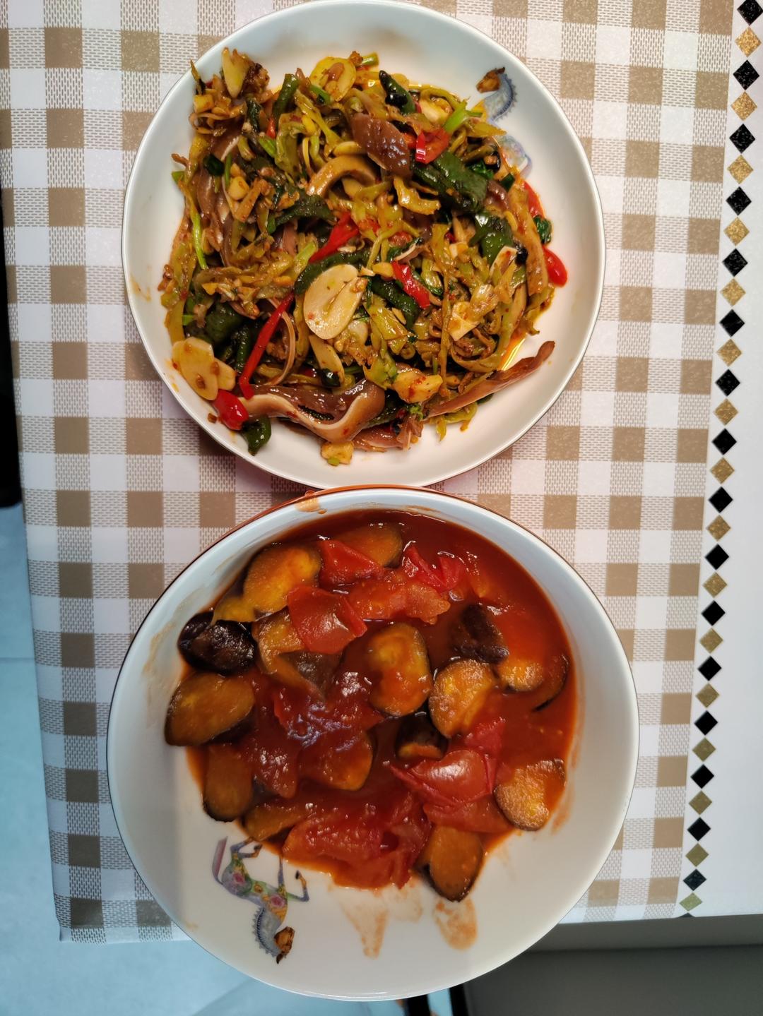 5分钟快手下饭菜#番茄炒茄子🍅番茄家族