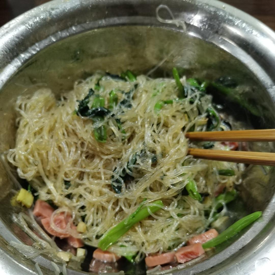 做鸡蛋炒粉丝，千万不要直接炒，多加一步，好看又好吃