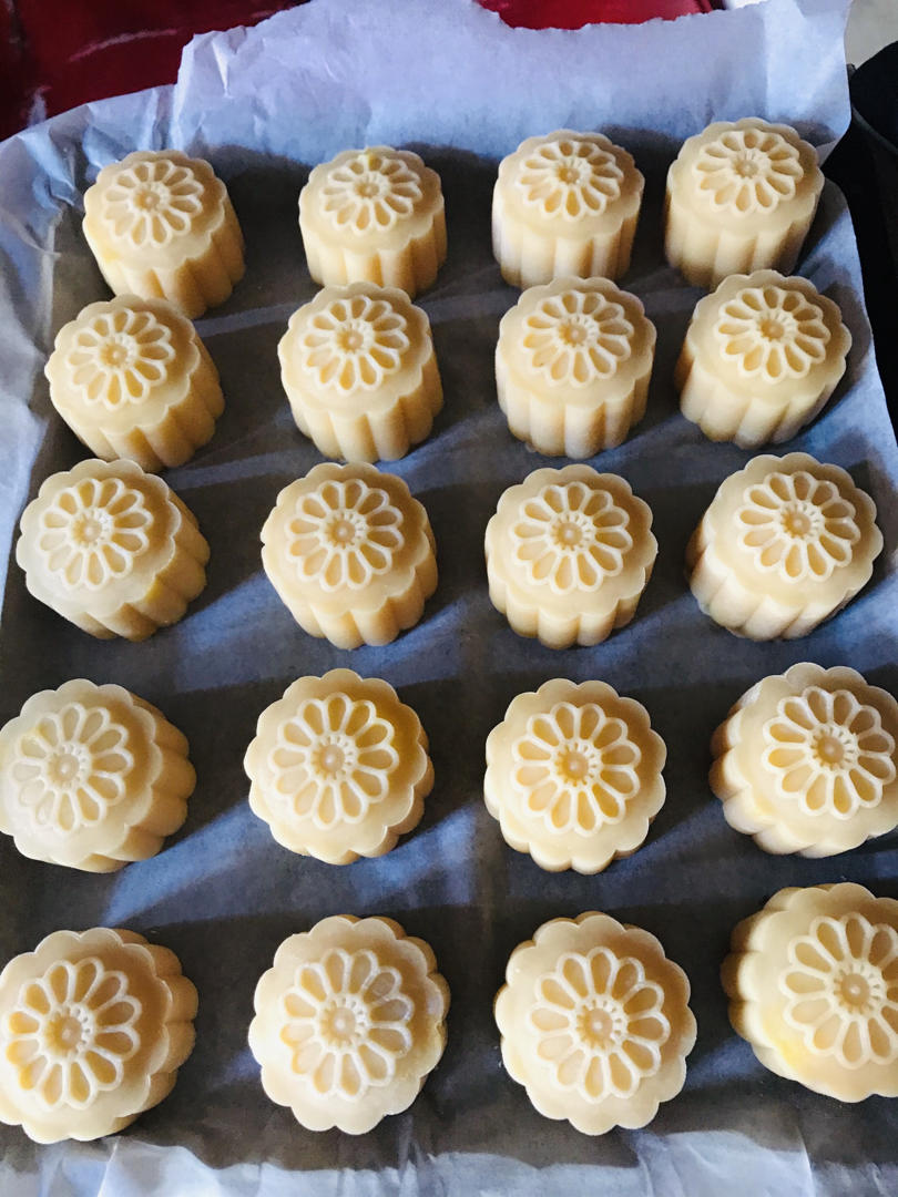 广式月饼—蛋黄莲蓉月饼