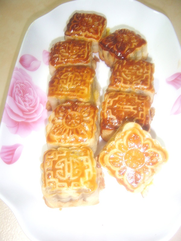 广式蛋黄莲蓉月饼