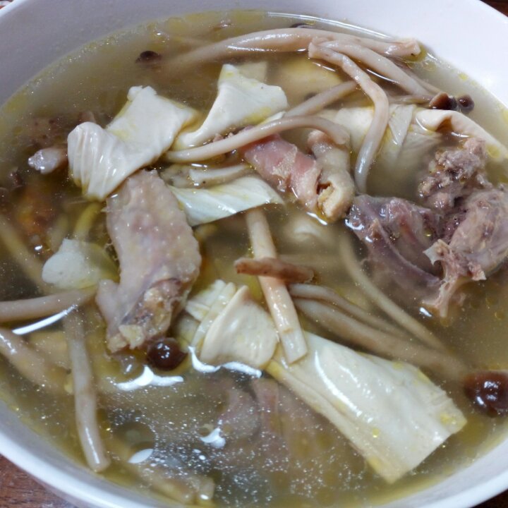 茶树菇炖鸡