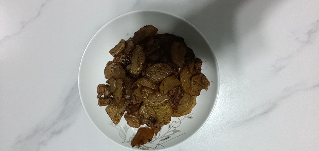 五花肉炒小土豆片