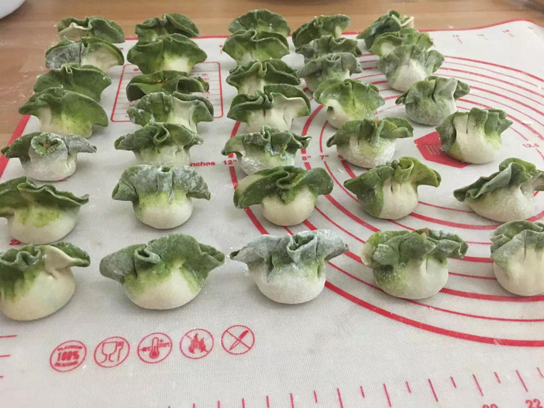 翡翠白玉白菜饺子详细版（附翡翠白玉白菜饺子包法，翡翠白玉饺子皮两种制法，面包机和面，翡翠白玉烧卖，各种馅料搭配）