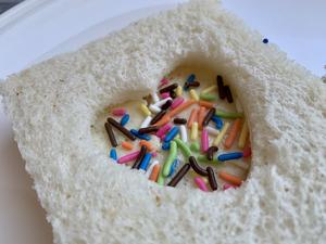 特别日子的特别早餐～sprinkles爱心三明治的做法 步骤11