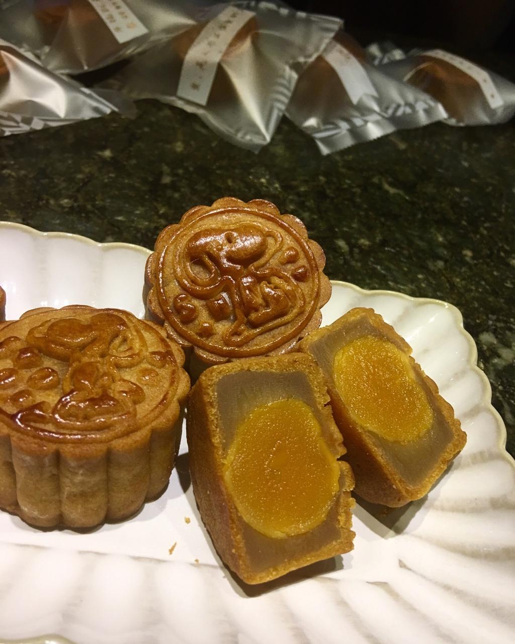 广式月饼——蛋黄莲蓉月饼