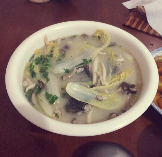 鲜菌奶白鲫鱼汤