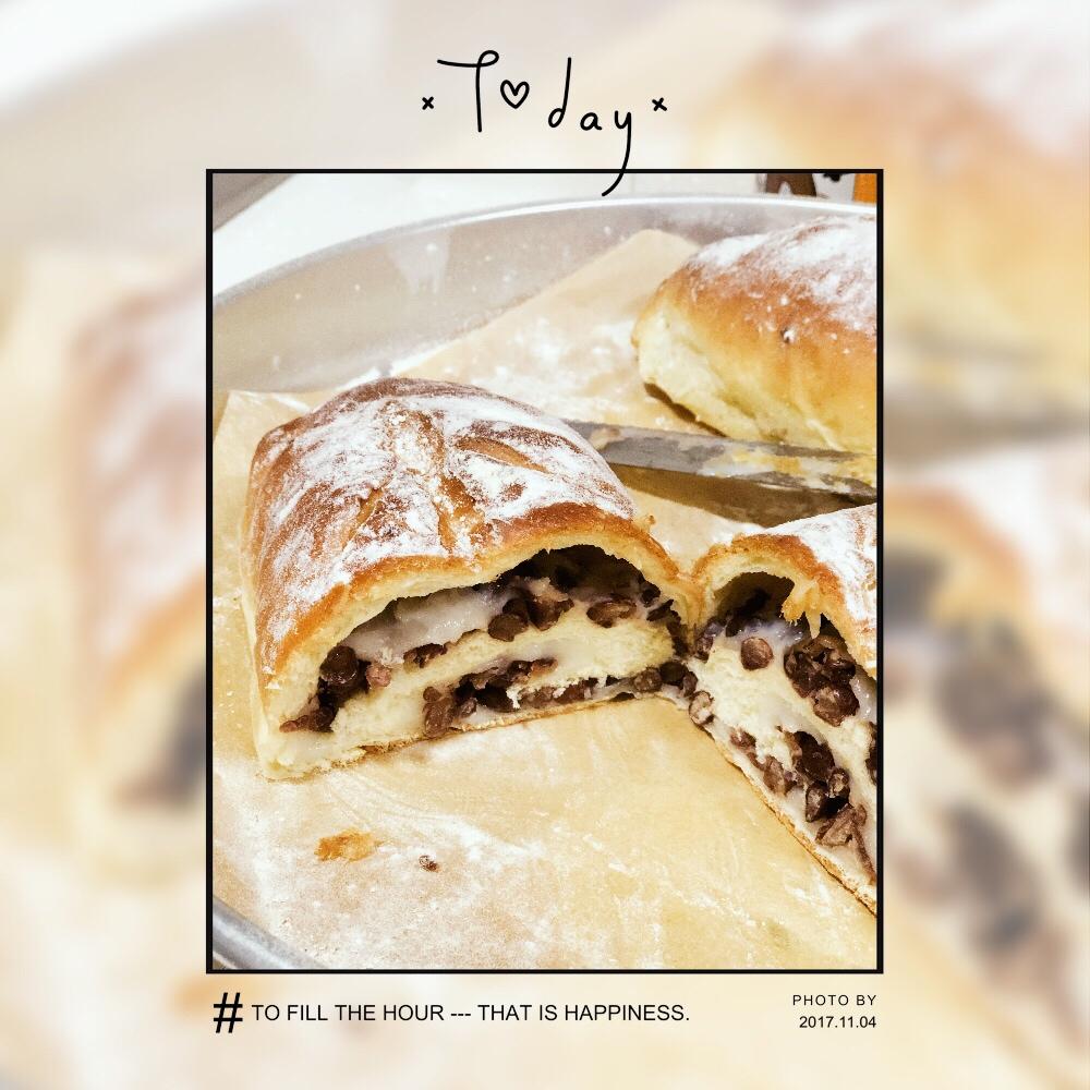 红豆/肉松麻薯软欧面包+石榴茶【曼食慢语】