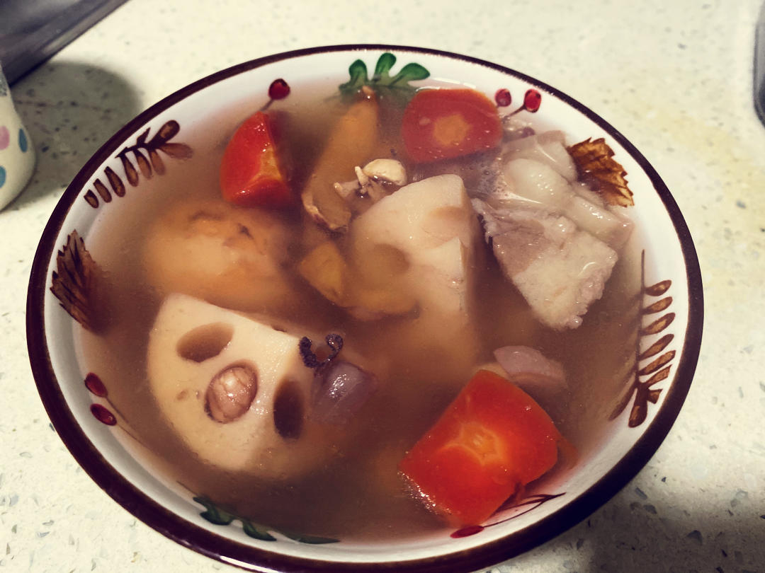 滋补肝血的双莲墨鱼汤