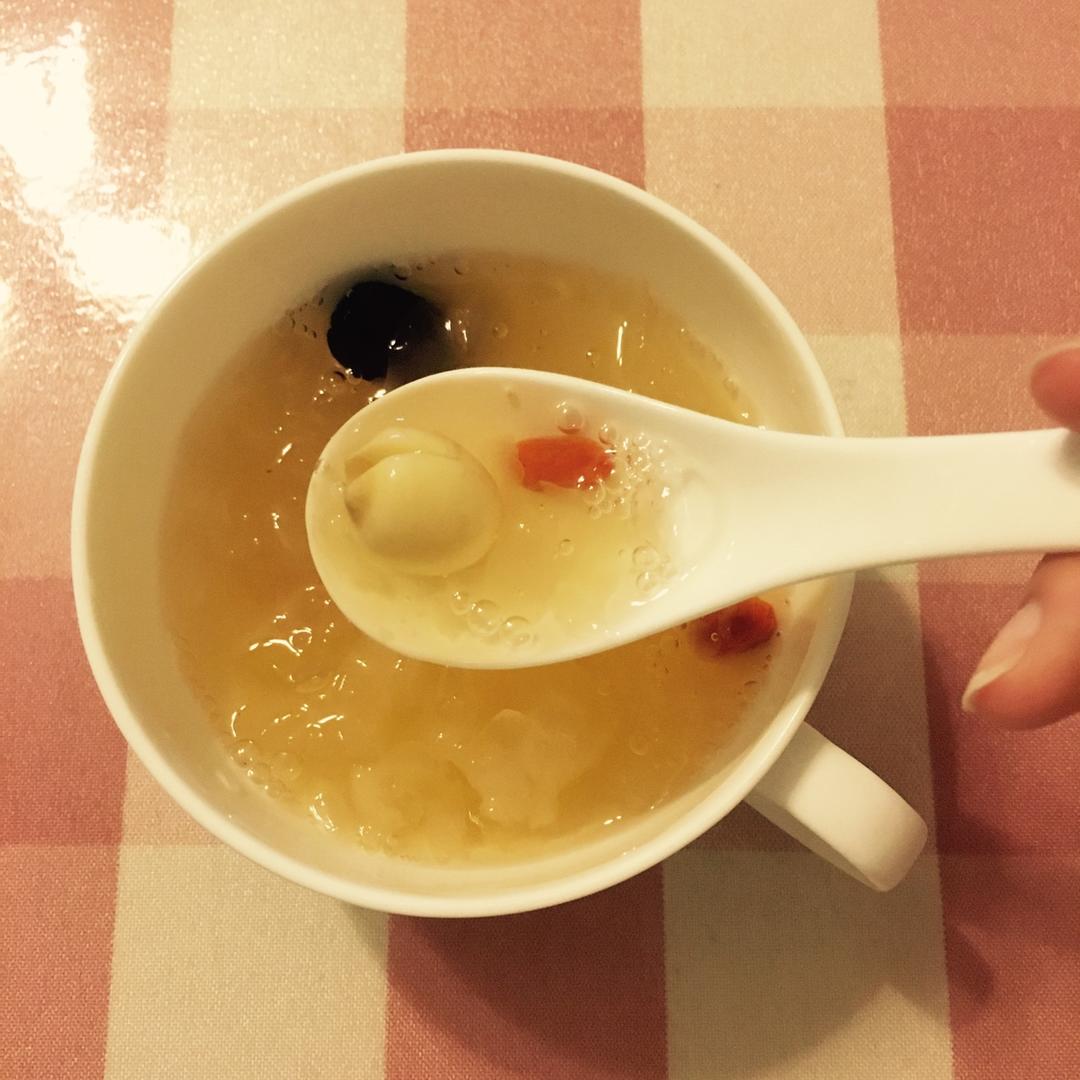 红枣银耳莲子羹