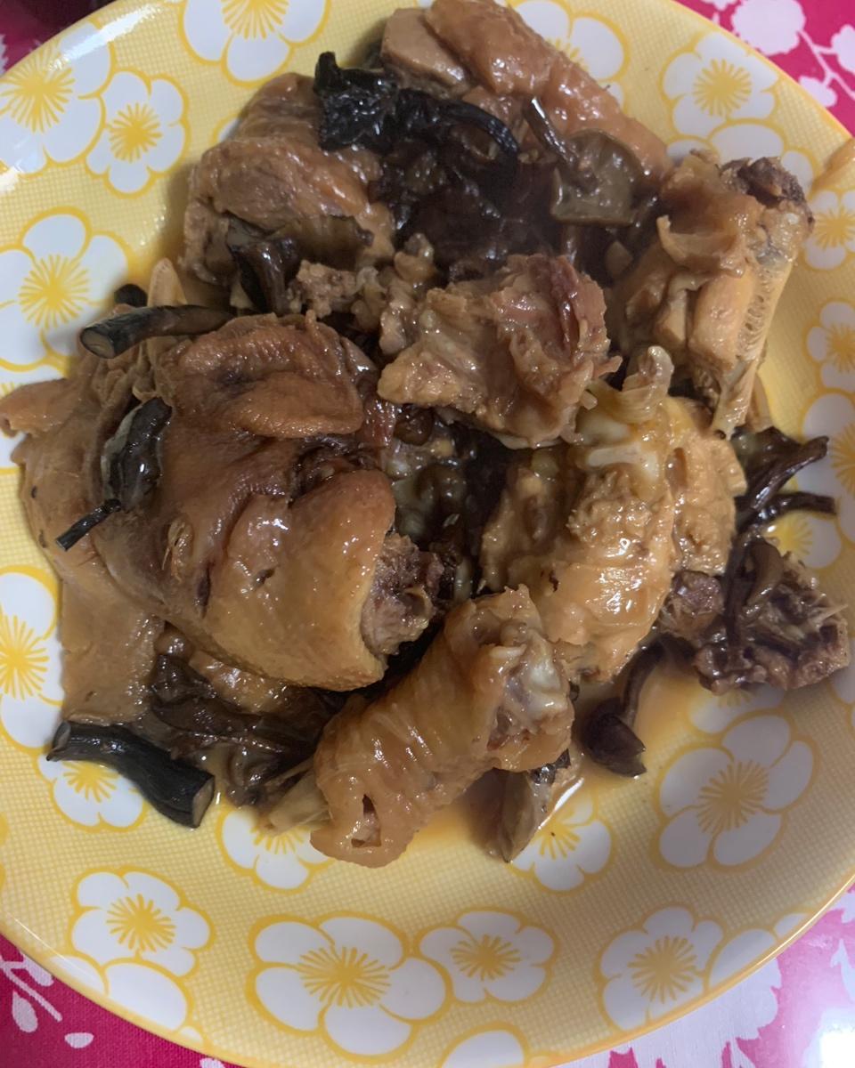 炒鸡好吃的小鸡炖蘑菇