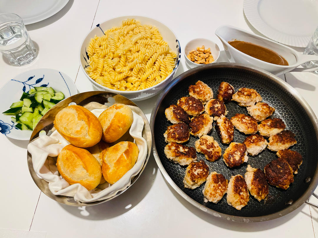 丹麦传统美食：黄油煎肉丸子 - frikadeller