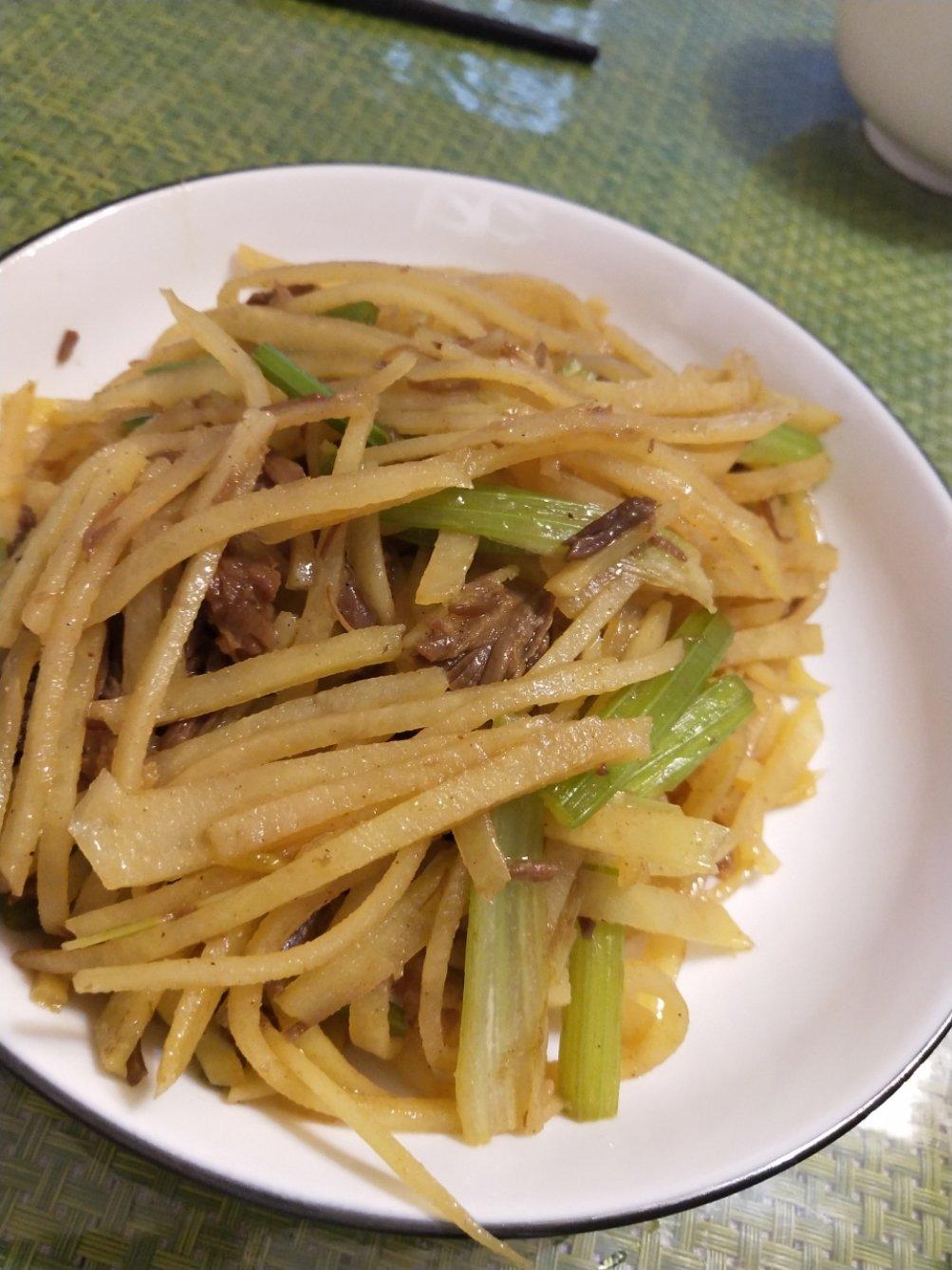 下饭菜  芹菜炒土豆丝