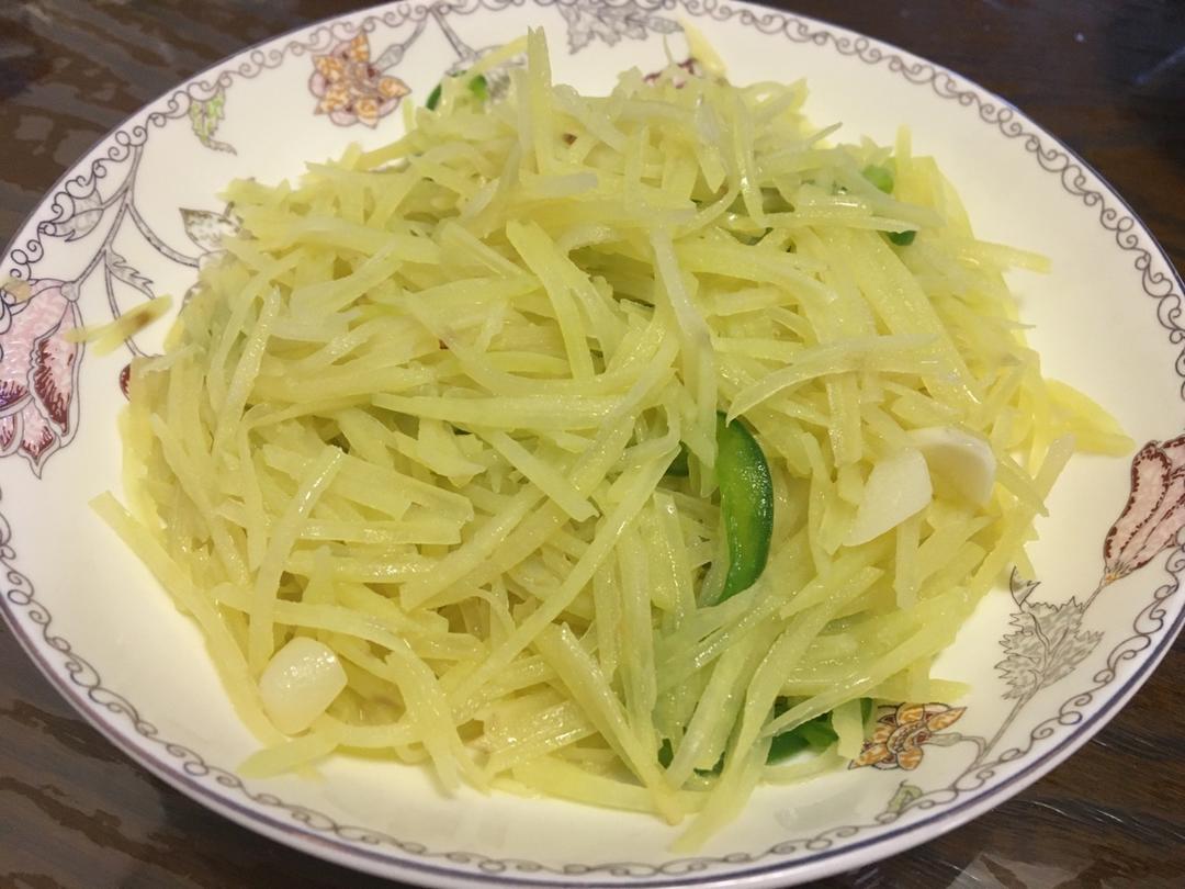 好吃又方便的青椒土豆丝，来喽！
