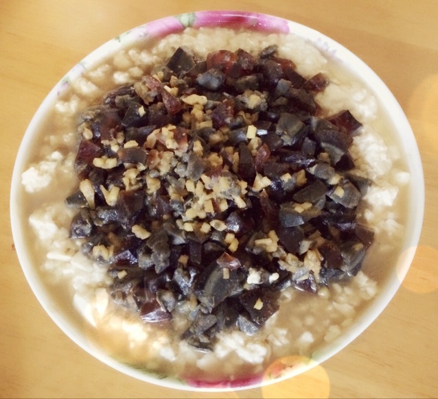 凉拌葱油皮蛋豆腐