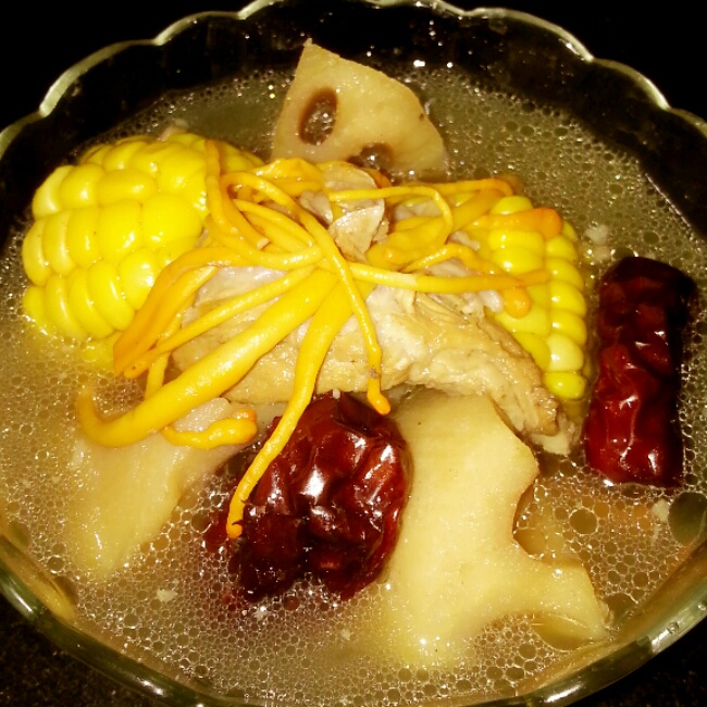 虫草花玉米排骨汤