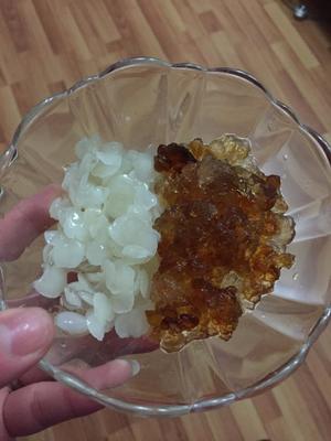 银耳皂角米炖桃胶的做法 步骤5