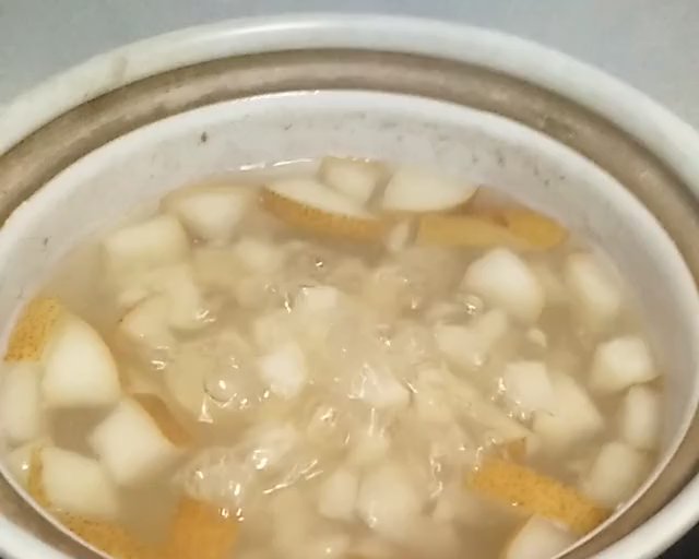 清热止咳——荸荠百合雪梨汤的做法